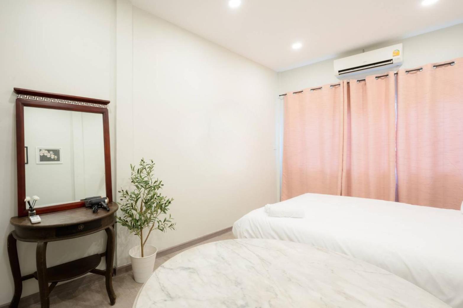 Hidden Dragon V Yaowarat Road Apartment Bangkok Exterior photo