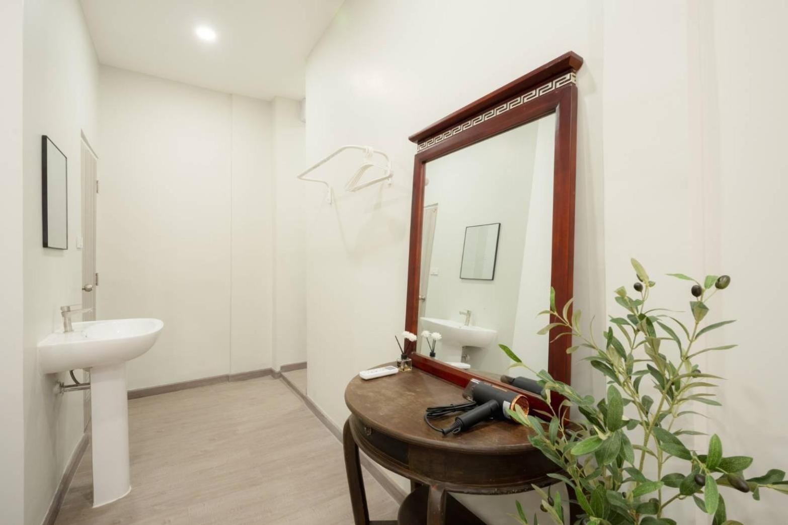 Hidden Dragon V Yaowarat Road Apartment Bangkok Exterior photo